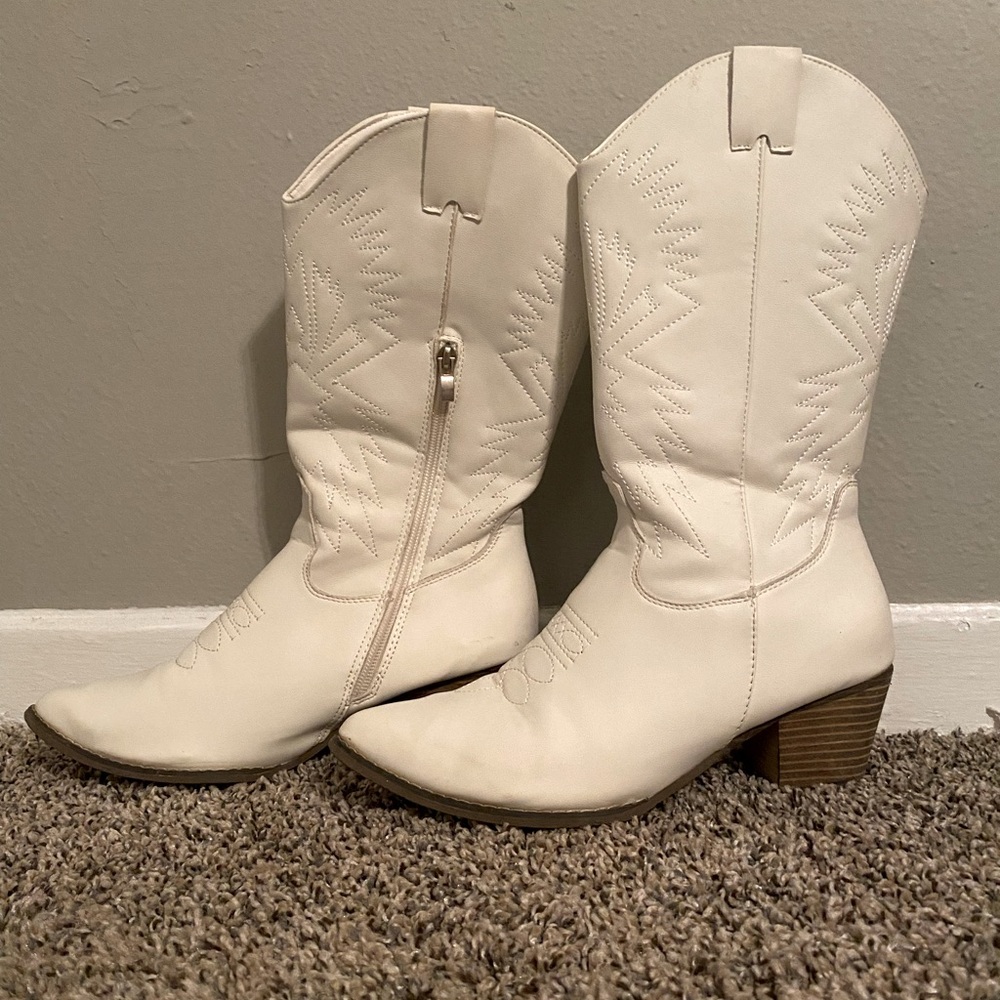 AMS White Simple Cowgirl Boots size 8.5